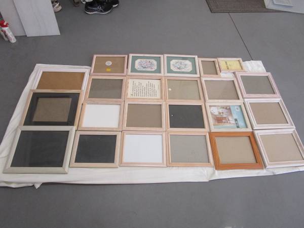 18 Solid Light Oak Picture Frames 8"x10" Like New! $5 Each 1