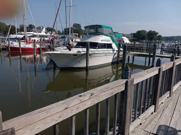 40' Silverton Aft Cabin Motor Yacht 1