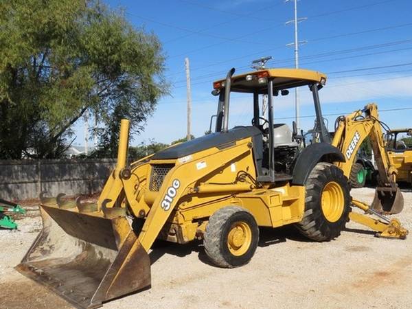 work-ready 2005 Deere backhoe 277712 / 4-wheel drive 1