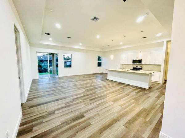 $3,200 / 4br - 4 HABITACIONES, 3 BAÑOS, GARAJE PARA 3 COCHES (PORT ST. LUCIE)63799881932033121