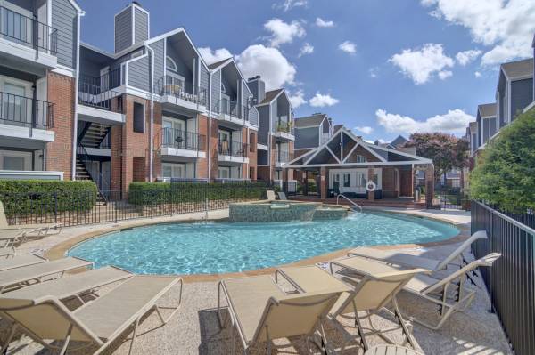 Window Coverings, Spacious Closets, 24 Hour Emergency Maintenance 1