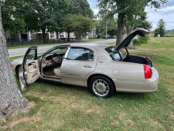 Lincoln Continental 2011 - $9.400 (Louisville)63621797484035120