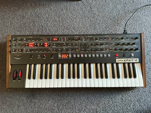Sequential Prophet-6 Analog Synthesizer – Excellent condition, freshly 1