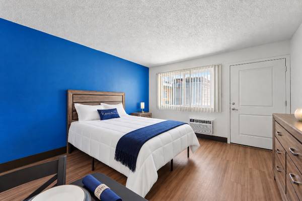 Laundry facilities, Flat screen TV, Bad Credit Ok, Off Street Parking 1