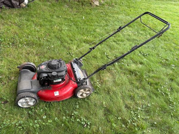 2016 Yard Machine 21" self propelled lawn mower 1