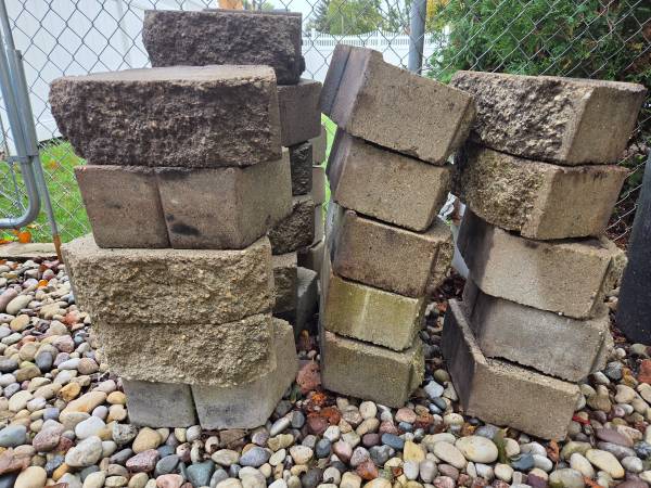 landscaping bricks   24 1