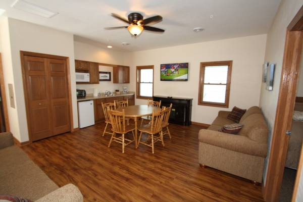 $1,575 / 2br - Sheboygan Riverfront Monthly Condo Accommodations63813312267523121