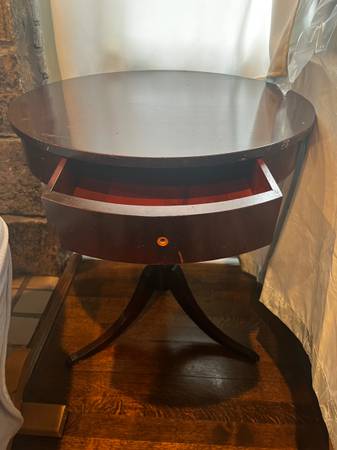 Round light weight table 1