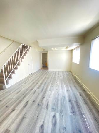 $3195.00 / 2br - Riverside Villas R12-2063700919896963124
