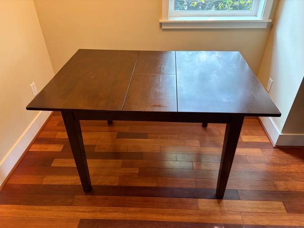 Dining Table and 4 Chairs 1
