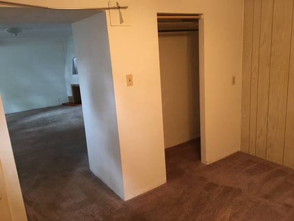$1,100 / 834ft2 - Large Studio Apartment - Prime Location (410 S. 5th St. W)63656993698691121