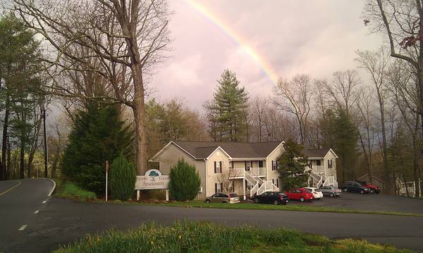 $1,400 / 2br - 2 dormitorios 2 baños $1,400/Mes (North Asheville)64029375678595120