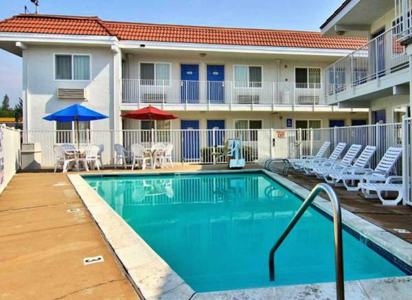 $399 / 1br - STAY WEEKLY & SAVE! Desk w/ Workspace, Pool, Parking (Natomas & Smf Airport)63900309375106124