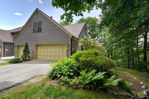 Spacious Multi Level Townhome - 3 bedroom End Unit 1