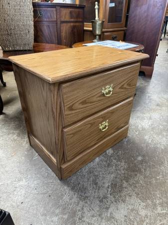 Nightstand / End Table with 2 Drawers / Item VJUKQ8 1