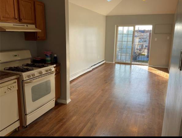 $3,600 / 3br - 3 Bedroom 2 Bathroom Apartment (Far Rockaway)