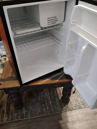 Mini Fridge 1
