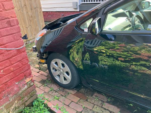 2005 Toyota Prius *Accidentado* - $1,400 (Norfolk)63621685968003124