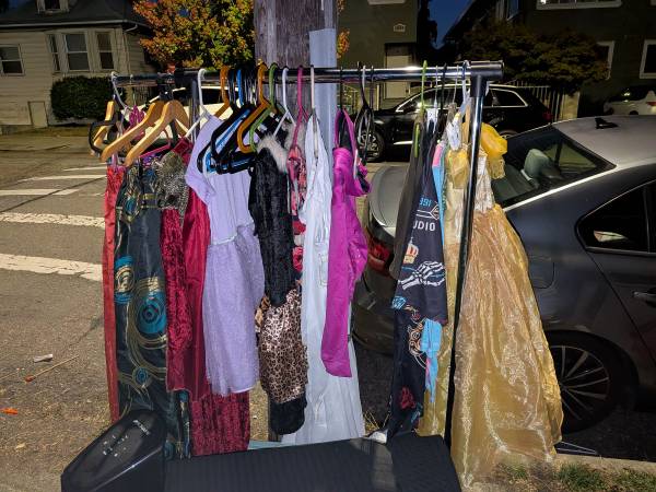 Moving out, everything must go. Come and get it if you want 1