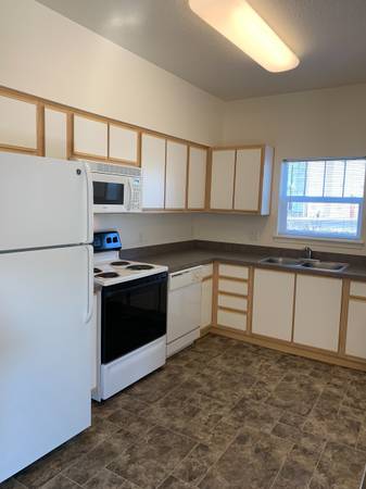 $1,212 / 565ft2 - Just Reduced! Studio on the ground floor. (Lebanon)63624669334913123