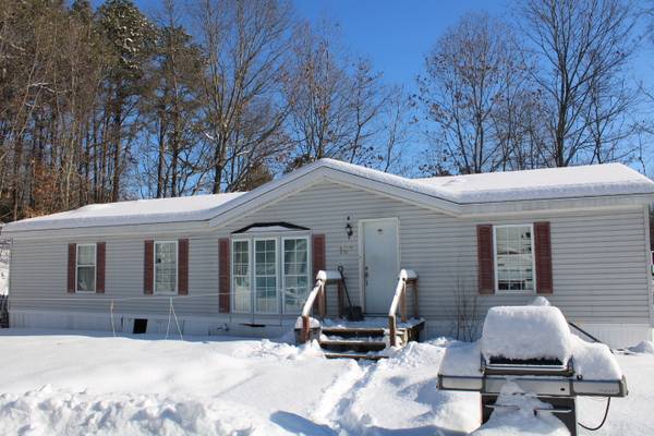 Almost 1700 sqft 4br on end of dead end st on huge fenced lot,new roof 1