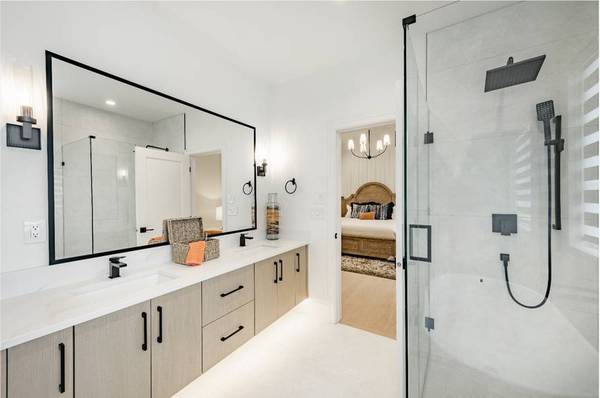 Walker General Contractors - Specializing in bathroom renovations 1