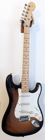 Fender Squire Stratocaster + Champion 20 amp 1