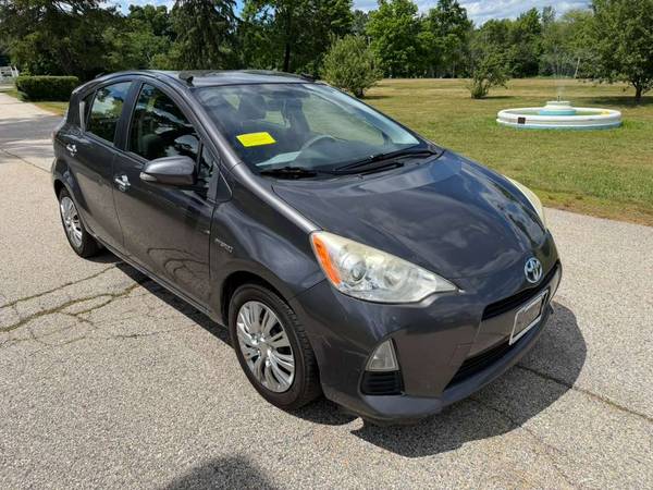 2012 TOYOTA PRIUS 1