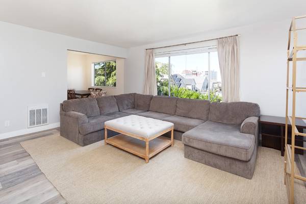 Spacious Pacific Heights 2BR/1.5BA w/ Parking Included!