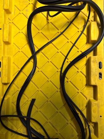 RZR windshield gasket 1