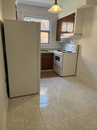 METRO COTE ST. CATH. 5.5 LARGE QUIET FRONT 5