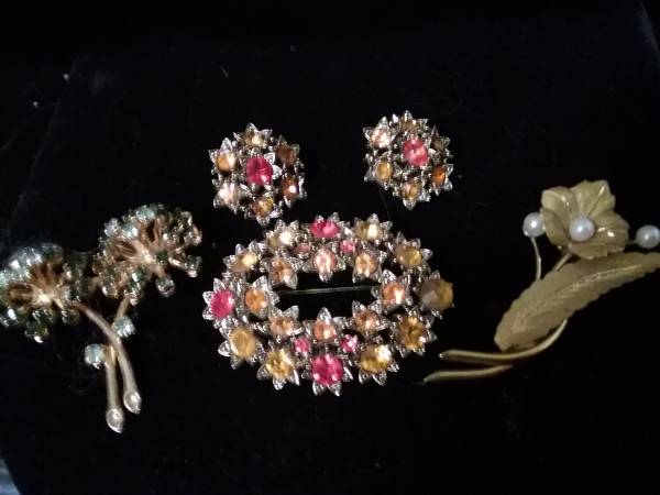 Vintage Austrian Crystal gold filled brooches jewelry signed 1
