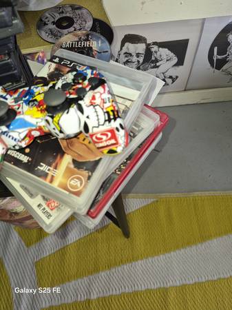 Ps3 controller and 7 games. No console 1