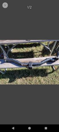Small truck Trailer tow hitch Curt 2", Class 3 Trailer Tow Hitch
SUV Ford explor 1