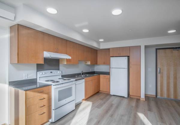 $775 / 272ft2 - Affordable Studio  Steps from Parks & Trails, Daycare On Site (Central District)64031311145346121