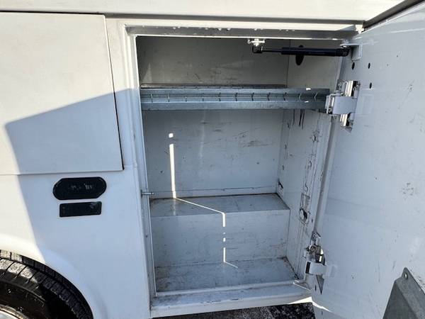 2014 Ford E350 10ft Cutaway - Photo 12