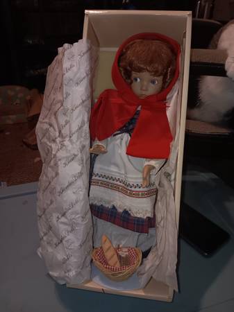 Porcelain dolls. 1