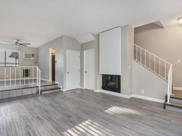 $1,709 / 1br - 562ft2 - Acogedor de 1 dormitorio y 1 baño con chimenea, ¡perfecto para las fiestas! (44045 15th St W, Lancaster, CA)63818782610305122