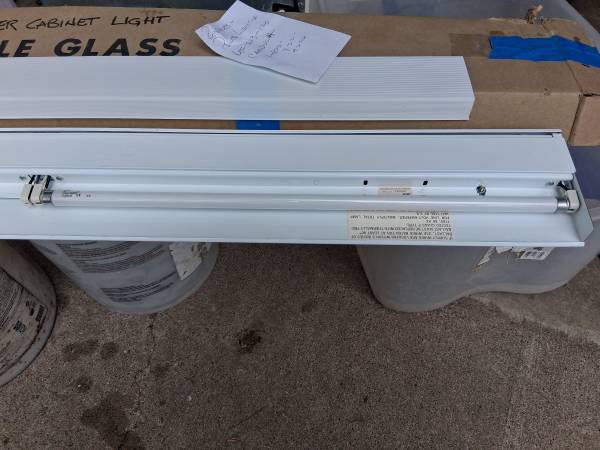 Under cabinet light, 42" 1