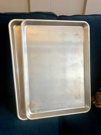 2 large Nordic Ware Baking pans 1