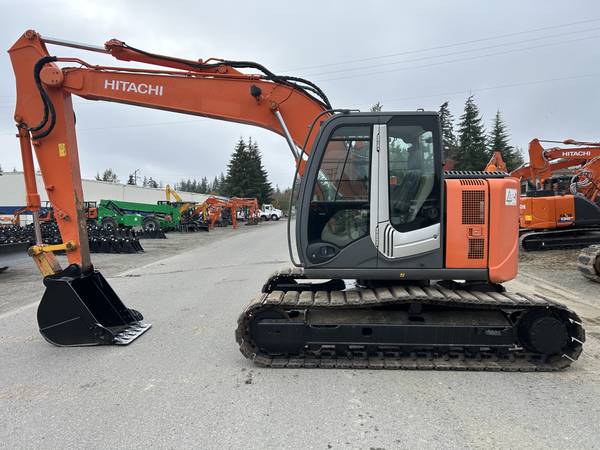 2011 Hitachi ZX135US-3 excavator - HYDRAULIC THUMB 1