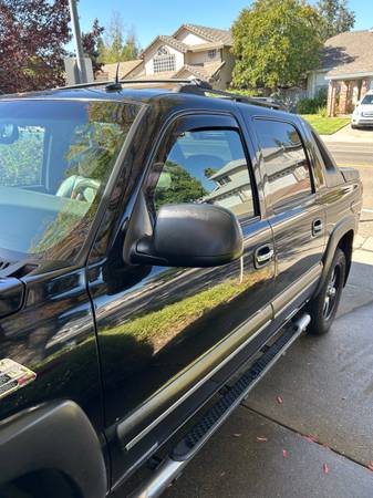 2004 Chevrolet Avalanche 1