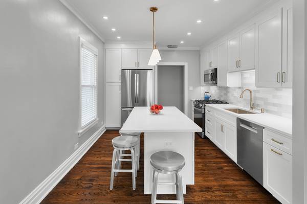 $2,950 / 3br - 1100ft2 - Cozy renovated 3 BR-1 bath-2 blocks to Metra (Wilmette)63918413030018124