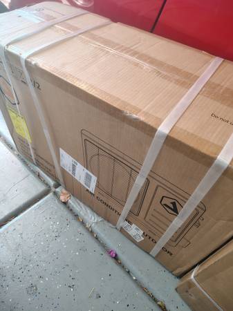 New in boxs mini split air conditioner 1