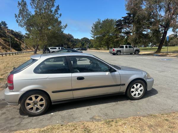 Honda civic hatchback 1999 - $5,500 (Richmond)63617492119937124