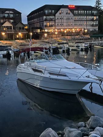1994 Cruisers Yachts 2670 Rogue 1