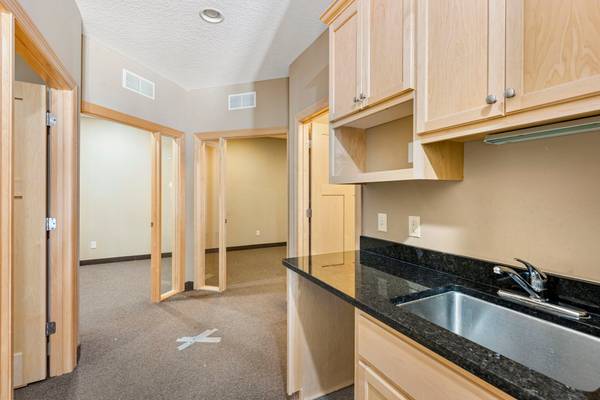 $380 / 174ft2 - Burnsville Small office Suites starting at $380 Wi-Fi (Burnsville/Lakeville Health/Medical and Beauty Ok)64151016567810123