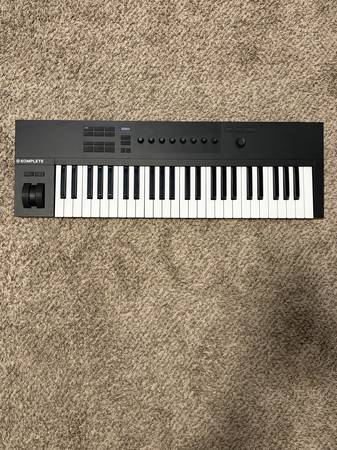 Native Instruments KOMPLETE KONTROL A49 midi controller keyboard 1