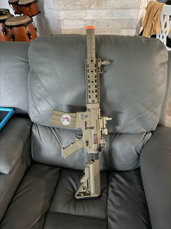 Lancer Tactical Airsoft Gun 1