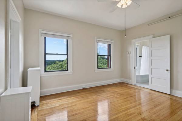 $2,599 Coolidge Corner Studio | Cats Only | Near Brandon Hall (Coolidge Corner)63863244907523120